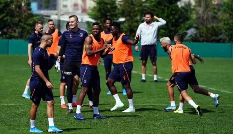 Başakşehir iki eksikle çalıştı