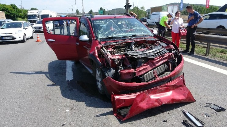 Pendik’te 4 araç birbirine girdi: 3 yaralı