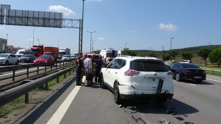 Pendik’te 4 araç birbirine girdi: 3 yaralı