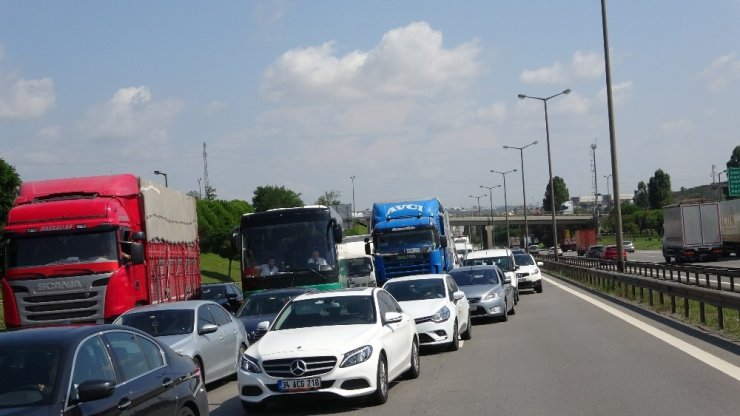 Pendik’te 4 araç birbirine girdi: 3 yaralı