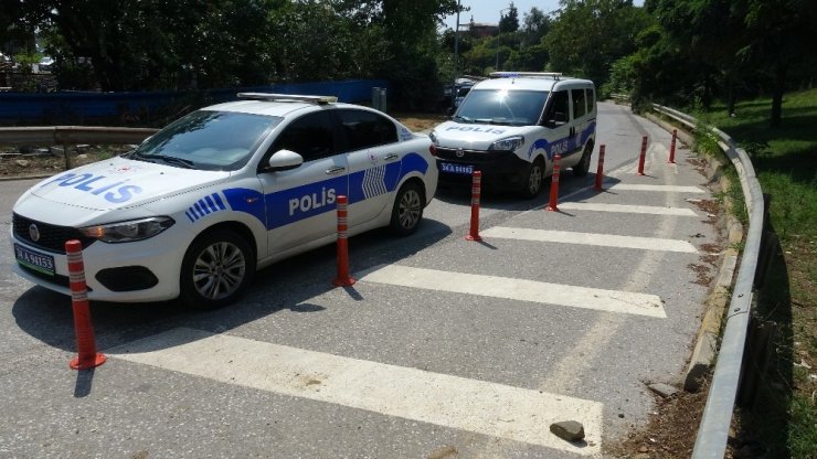 Pendik’te kamyon ile minibüs çarpıştı: 3 yaralı