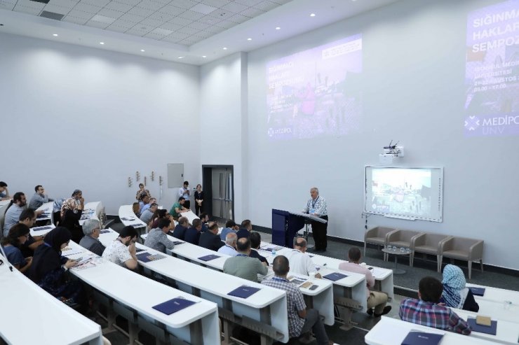 ‘Sığınmacı Hakları Sempozyumu’nda göç ve sığınmacı konusu konuşuldu