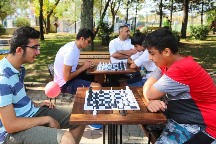 Maltepeli çocuklar, sosyal medyayı bırakıp sokağa koştular