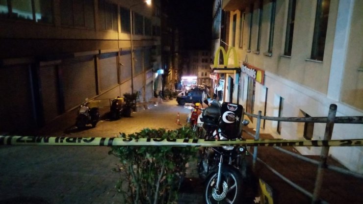 Kazancı Yokuşunda yeraltı kablolarının yanmasından dolayı çıkan patlama panik oluşturdu