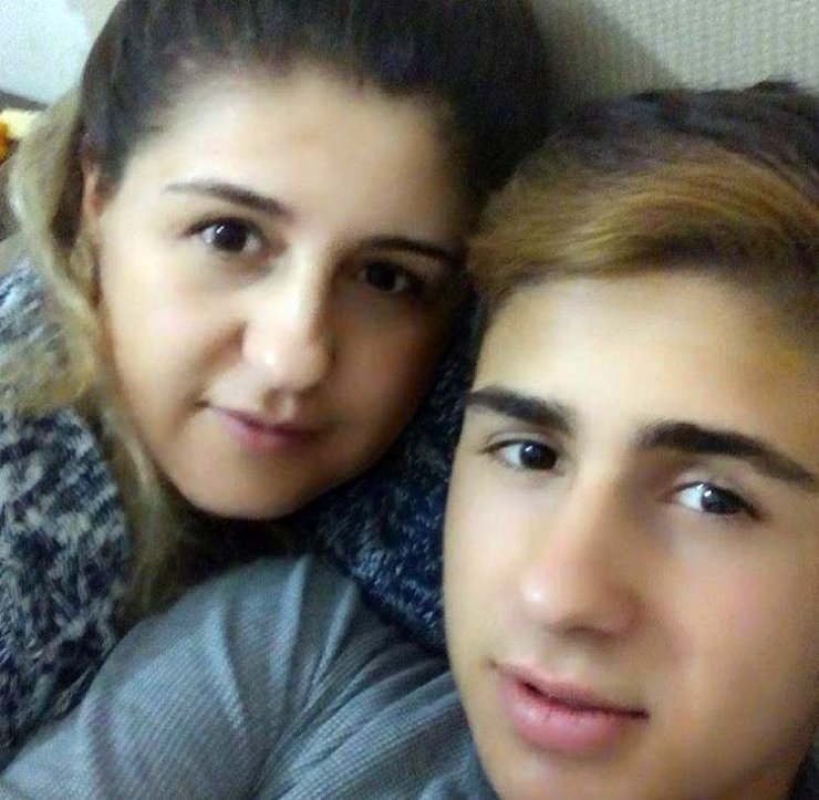 Ehliyetsiz genç motorla tır altında kalarak hayatını kaybetti