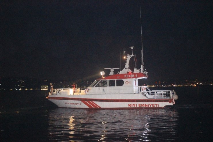 Beşiktaş’ta denize atlayan iki kişiden biri kayboldu