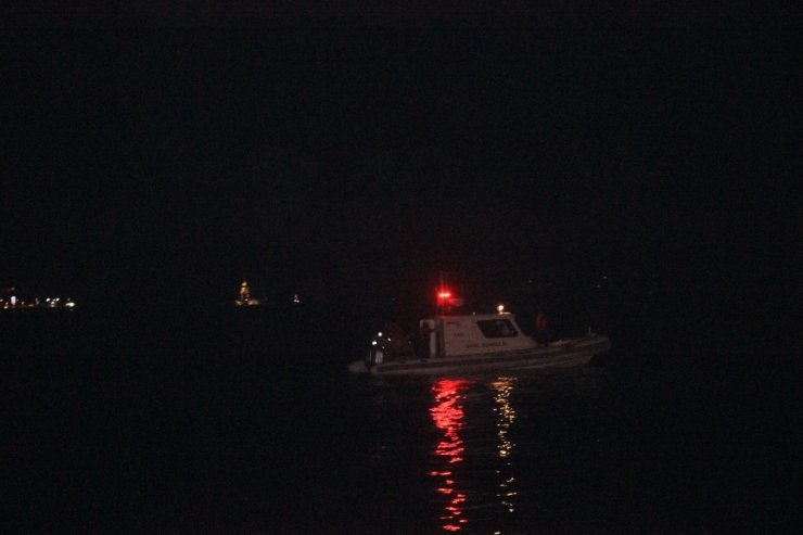 Beşiktaş’ta denize atlayan iki kişiden biri kayboldu