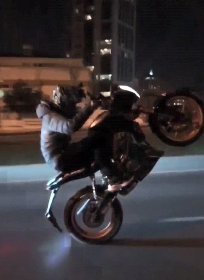 Motosikletli magandanın tek teker terörü kamerada