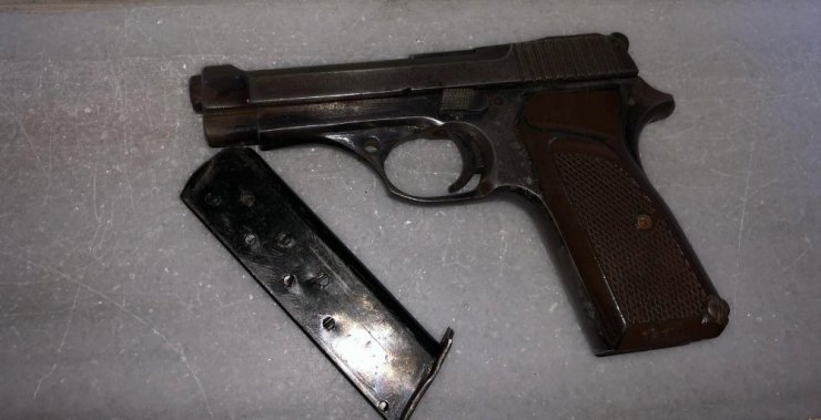 Fatih’te bir kişiyi silahla yaralayıp aracını gasp eden şahıslar yakalandı