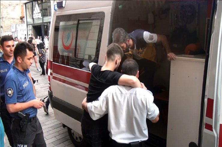 Taksim’deki bir mağazada düşen kişi bacağından yaralandı