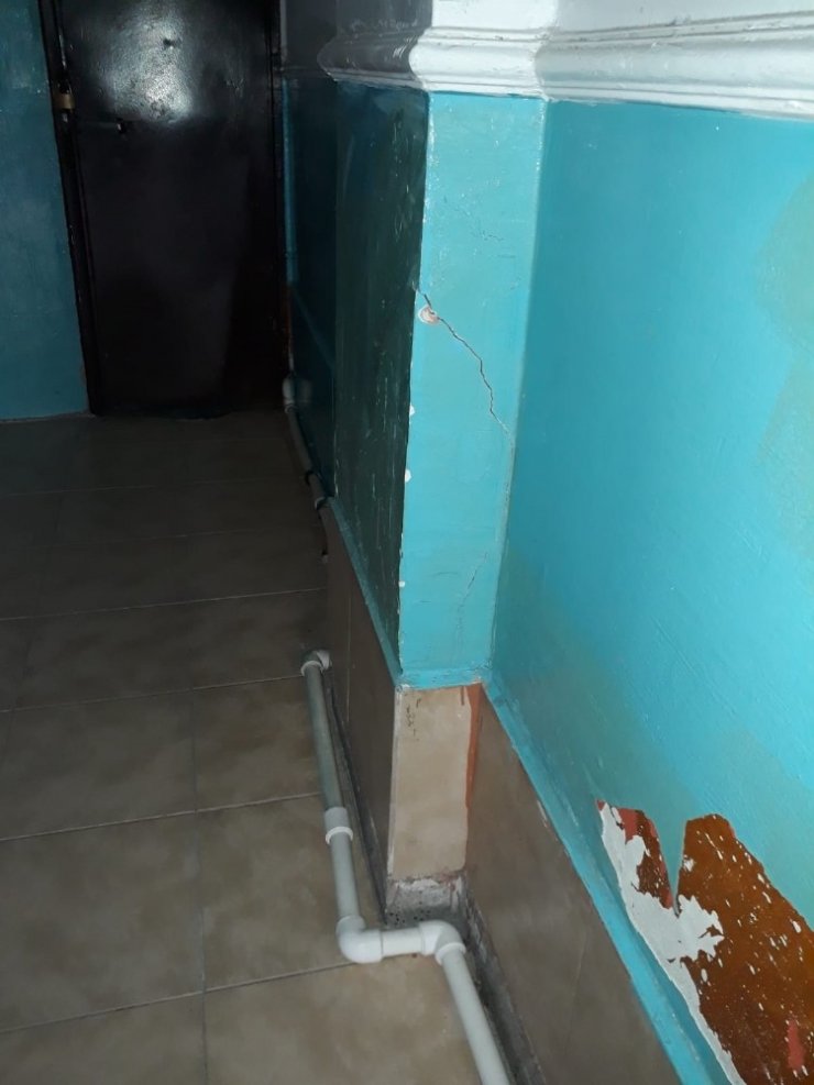 Bağcılar’da yıkılma tehlikesi bulunan bitişik iki bina boşaltıldı