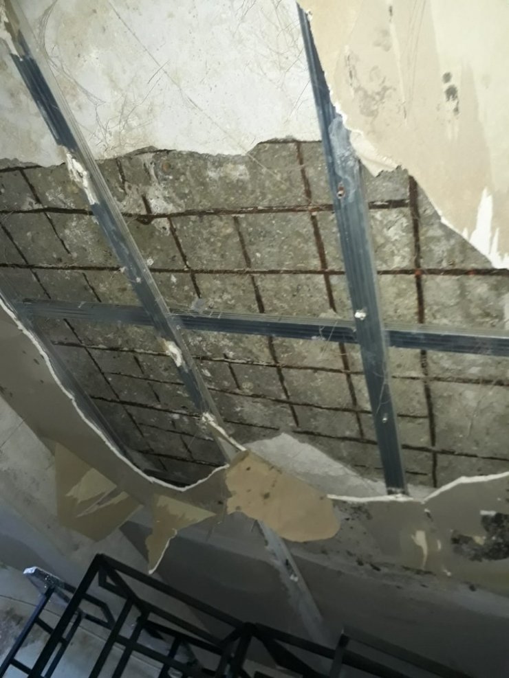 Bağcılar’da yıkılma tehlikesi bulunan bitişik iki bina boşaltıldı