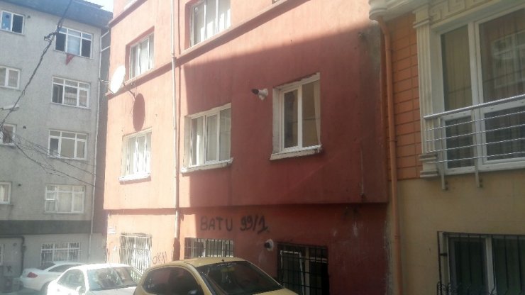 Beyoğlu’nda 5 yaşındaki çocuk ikinci kattan düştü
