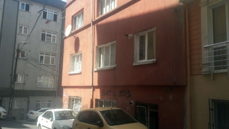Beyoğlu’nda 5 yaşındaki çocuk ikinci kattan düştü
