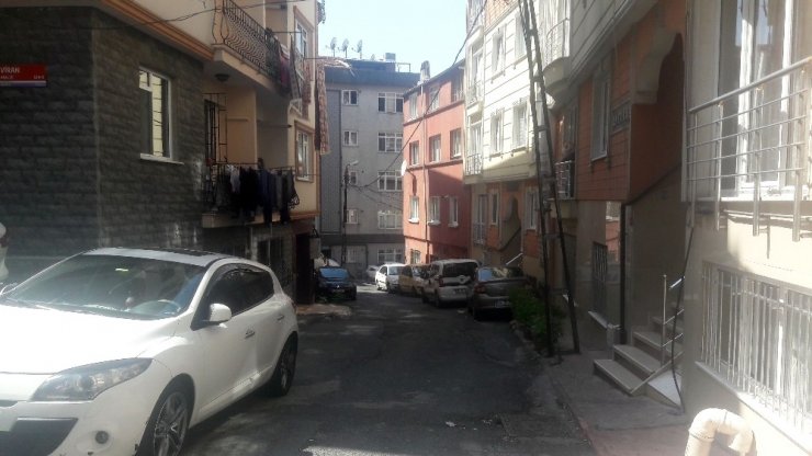 Beyoğlu’nda 5 yaşındaki çocuk ikinci kattan düştü