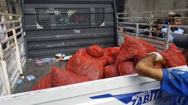 Beyoğlu’nda sağlıksız koşullarda çalışan 2 midye imalathanesi mühürlendi