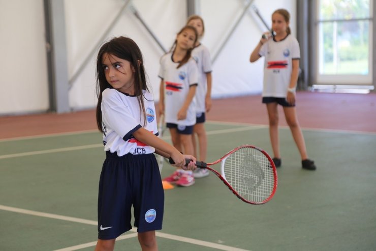 Büyükçekmece Belediyesi, geleceğin şampiyon tenisçilerini yetiştiriyor