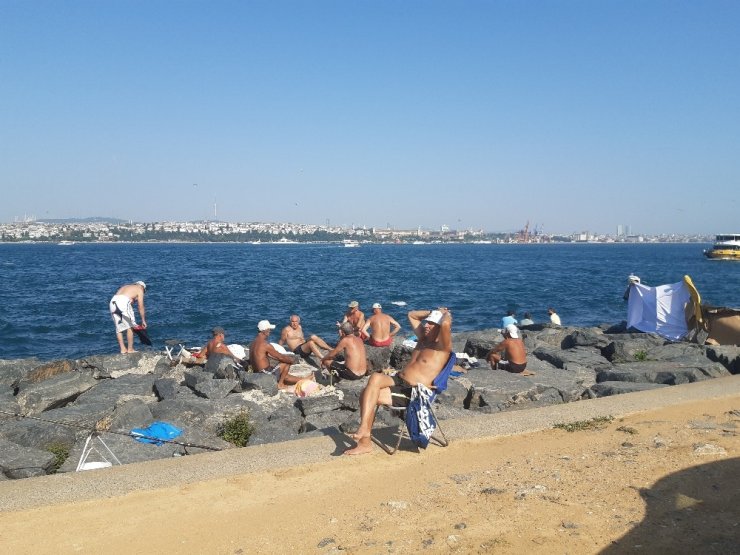 İstanbullular Sarayburnu’na akın etti