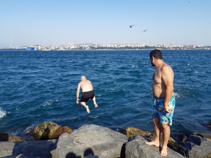 İstanbullular Sarayburnu’na akın etti