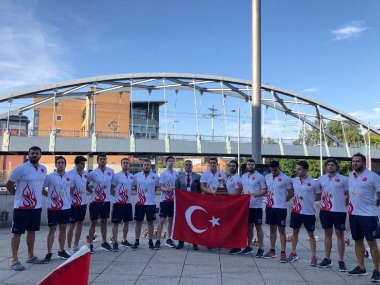 Sualtı Hokeyi 24 Yaş Altı Erkek Milli Takımı tarih yazdı