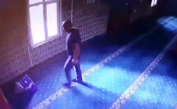 Kartal’da camilere dadanan hırsız kamerada