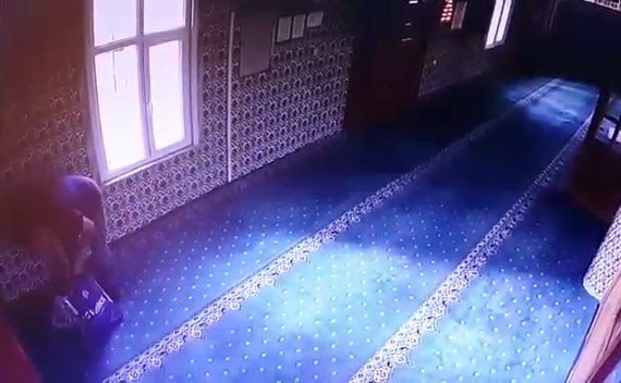 Kartal’da camilere dadanan hırsız kamerada