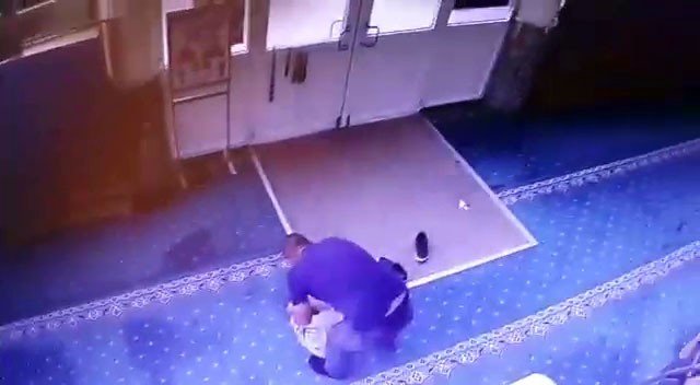 Kartal’da camilere dadanan hırsız kamerada