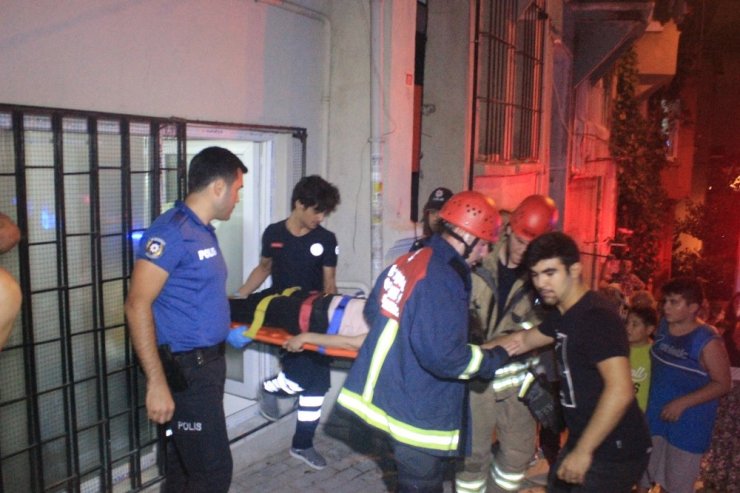 Kuşlarına yem vermeye çalıştığı sırada merdiven boşluğuna düştü