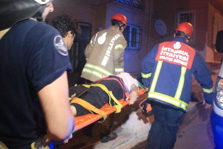 Kuşlarına yem vermeye çalıştığı sırada merdiven boşluğuna düştü