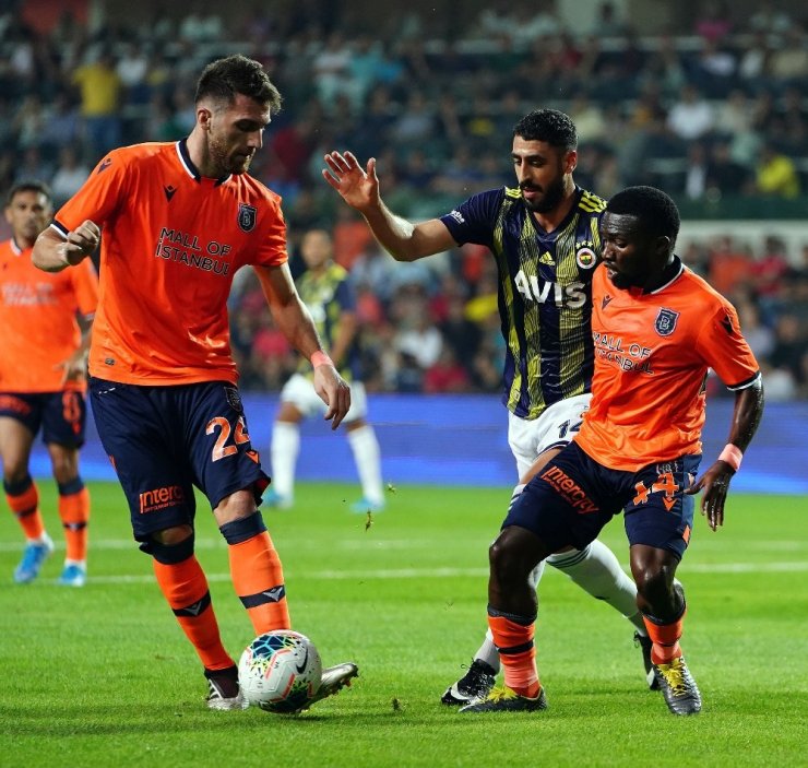 Süper Lig: M.Başakşehir: 1 - Fenerbahçe: 0 (İlk yarı)