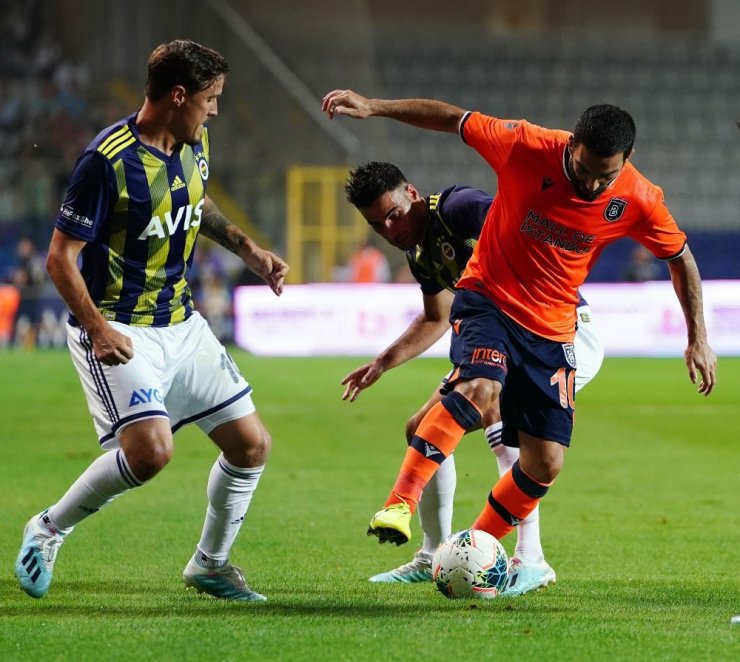Süper Lig: M.Başakşehir: 1 - Fenerbahçe: 0 (İlk yarı)