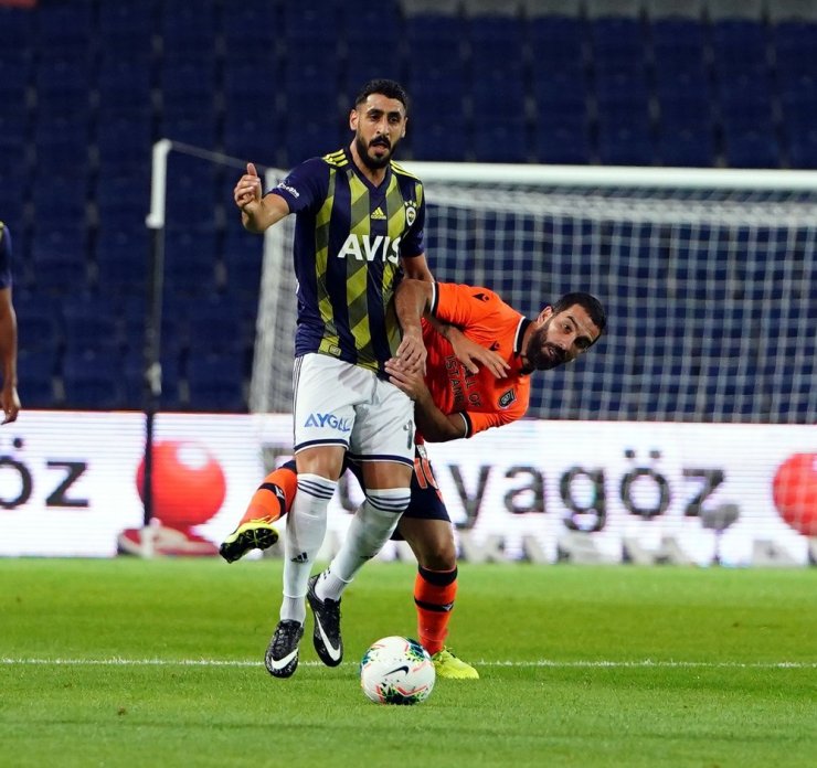 Süper Lig: Medipol Başakşehir: 0 - Fenerbahçe: 0 (Maç devam ediyor)