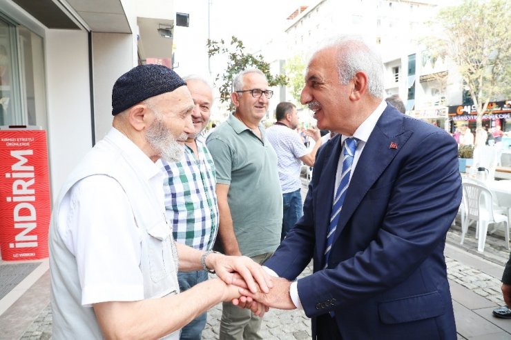 Yüzlerce esnafın dev kahvaltı sofrasında buluşması havadan görüntülendi