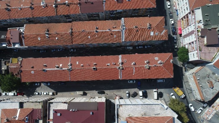 Bağcılar’da yıkılma tehlikesiyle boşaltılan bina havadan görüntülendi