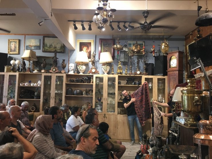 Balat’ta halk mezatına yoğun ilgi