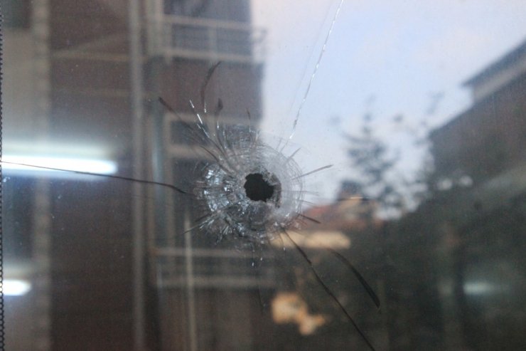 Tartıştığı temizlik işçilerine kurşun yağdırdı: 1’i ağır 2 yaralı