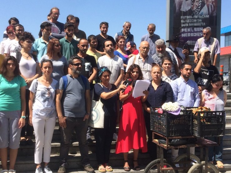 STK gönüllüleri selde ölen ‘Cici Baba’ için basın açıklaması yaptı