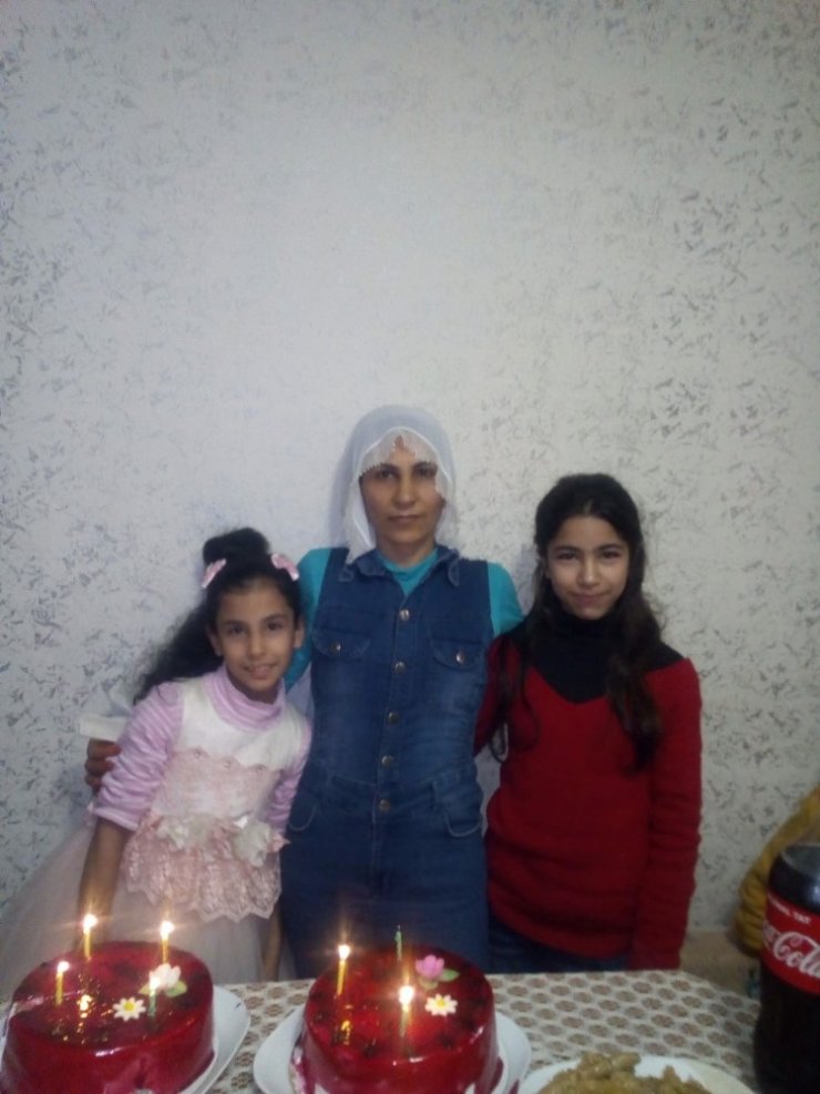 Kavgada arada kalıp boynuna makas saplanan küçük Ezel felç kalacak