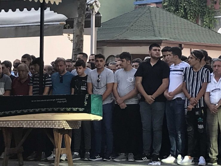 Ümraniye’de katliam yapan genç ile annesi ve kardeşi toprağa verildi