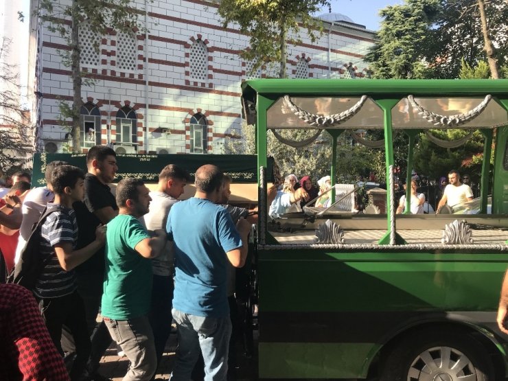 Ümraniye’de katliam yapan genç ile annesi ve kardeşi toprağa verildi