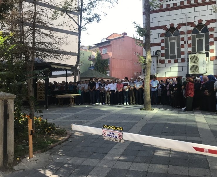 Ümraniye’de katliam yapan genç ile annesi ve kardeşi toprağa verildi