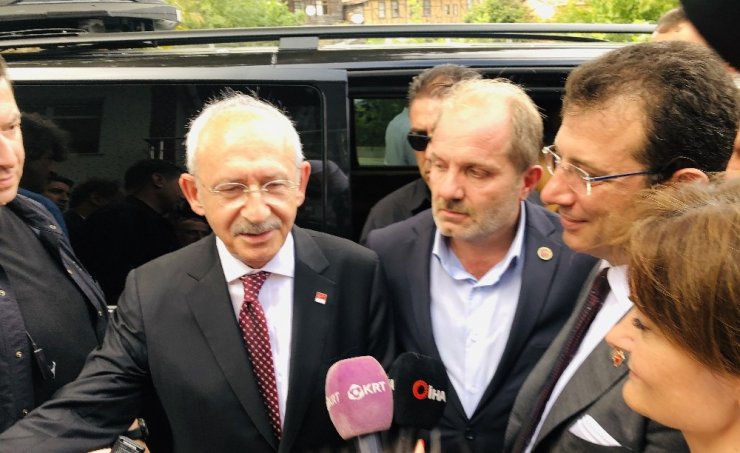 Kemal Kılıçdaroğlu Şile’de muhtarlarla bir araya geldi