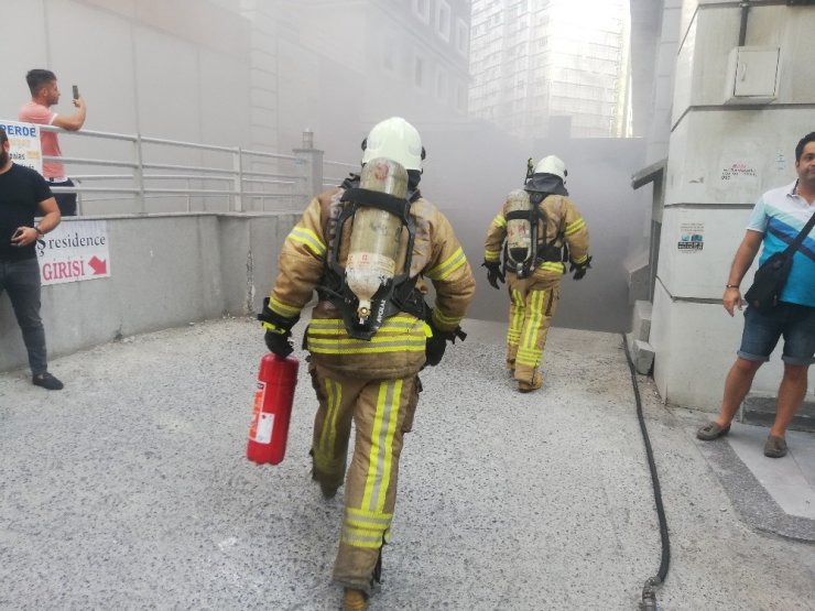 Esenyurt’ta rezidansta yangın paniği