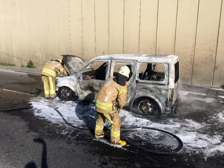 Eyüpsultan’da bir araç alev topuna döndü