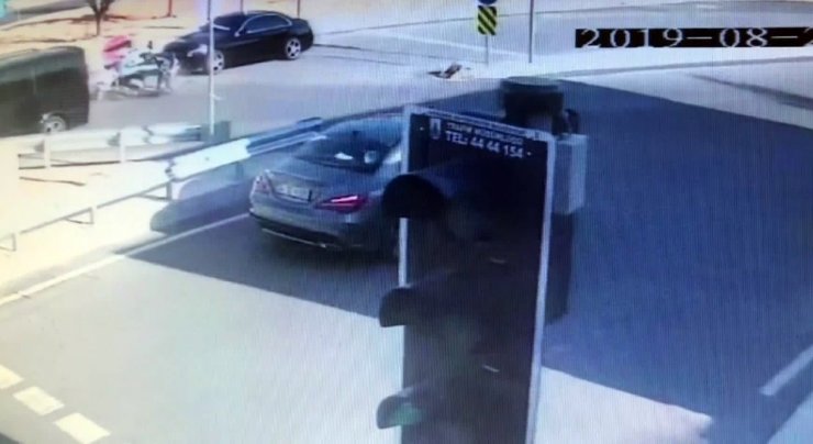17 yaşındaki genç motosikletli kuryenin hayatını kaybettiği kaza kamerada
