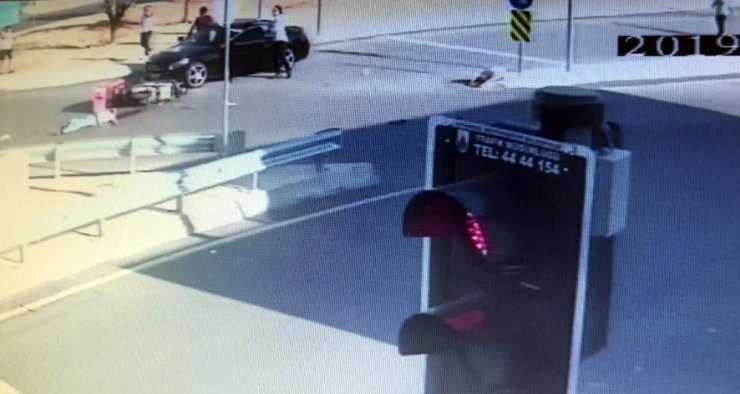 17 yaşındaki genç motosikletli kuryenin hayatını kaybettiği kaza kamerada