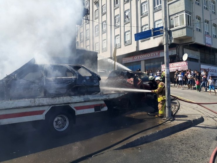 Sultangazi’de oto tamircisinde yangın çıktı, 2 araç kül oldu