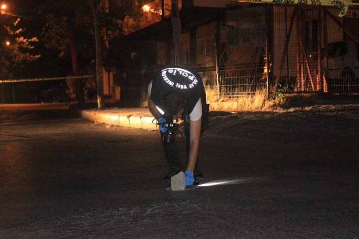 Avcılar’da minibüsçülerin kavgasında mermiler yağdı: 1 yaralı