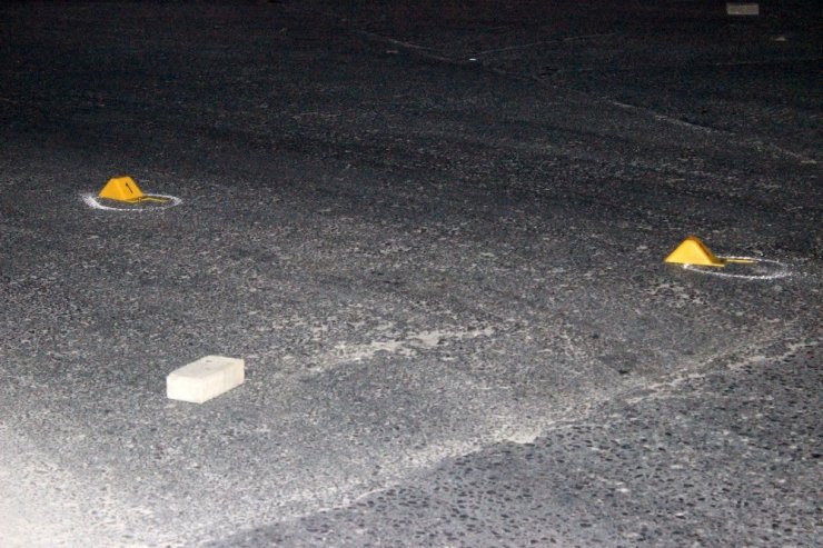 Avcılar’da minibüsçülerin kavgasında mermiler yağdı: 1 yaralı