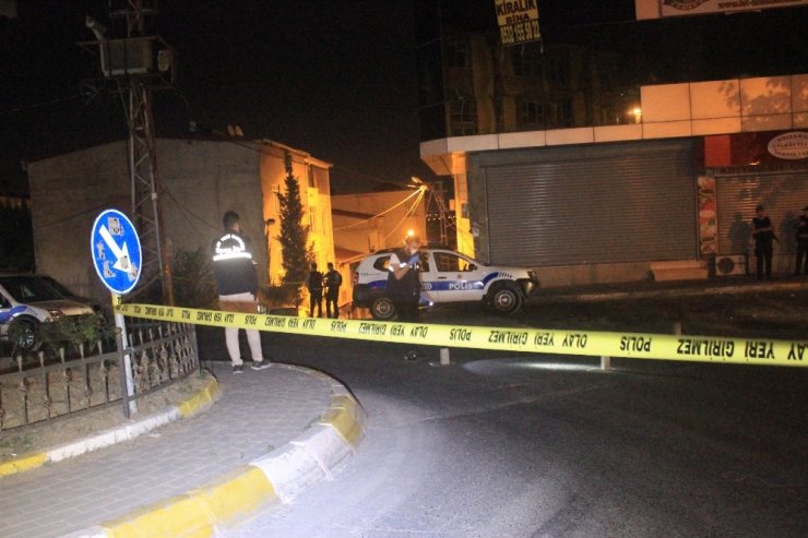 Avcılar’da minibüsçülerin kavgasında mermiler yağdı: 1 yaralı